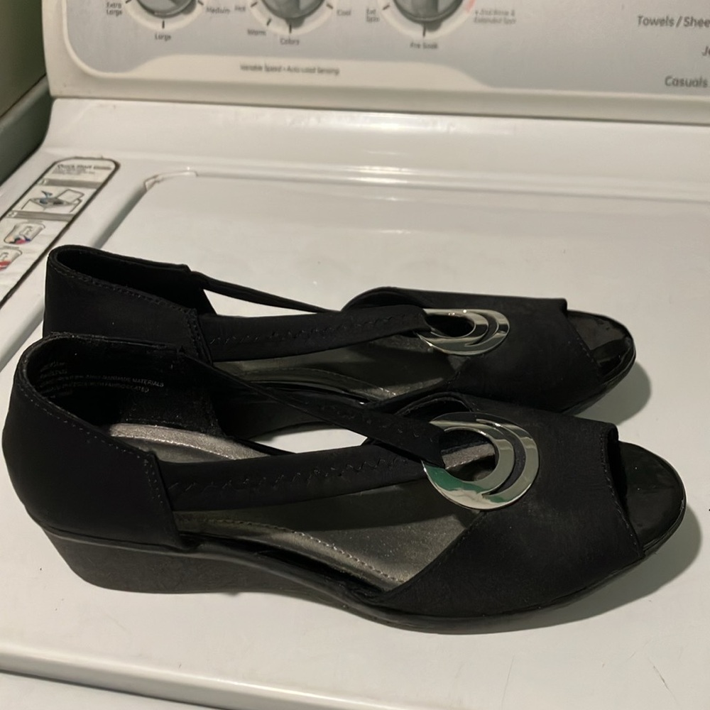 London fog 7.5 women’s black and silver sandals - Picture 2 of 7